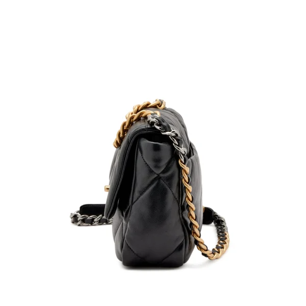 mrkt-cw2dx-t3-04-scaled-1.webp Black Quilted Lambskin Medium Chanel 19