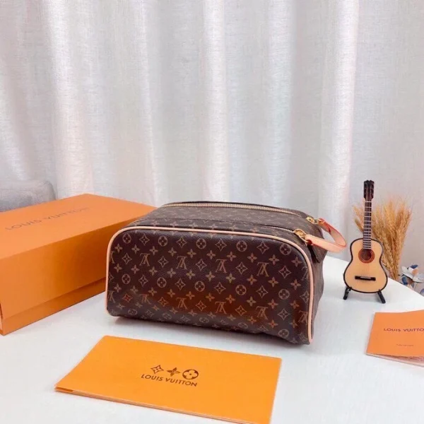 nVqee9A-d731b8c03f5a.webp Louis Vuitton Dopp Kit Toilet Pouch Monogram Canvas 27Cm M44494, Designer Handbags, Womens Purse, luxury bags
