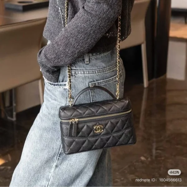 pyus.vintagebag_1747654516_3635912069393270720_52681045417-99dcfc51fe71.webp Chanel 25C Vanity Case Black 20cm, Designer Handbags, Women’s Purse, luxury bags, Chanel bags