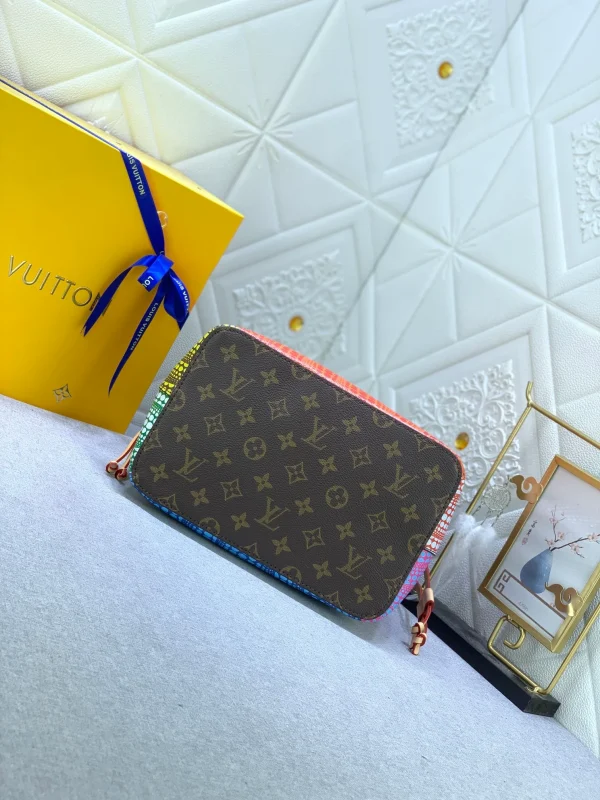 wquRZlX-788f883a0229.webp Louis Vuitton X Yayoi Kusam Neonoe Mm 26Cm M46473, Designer Handbags, Womens Purse, luxury bags